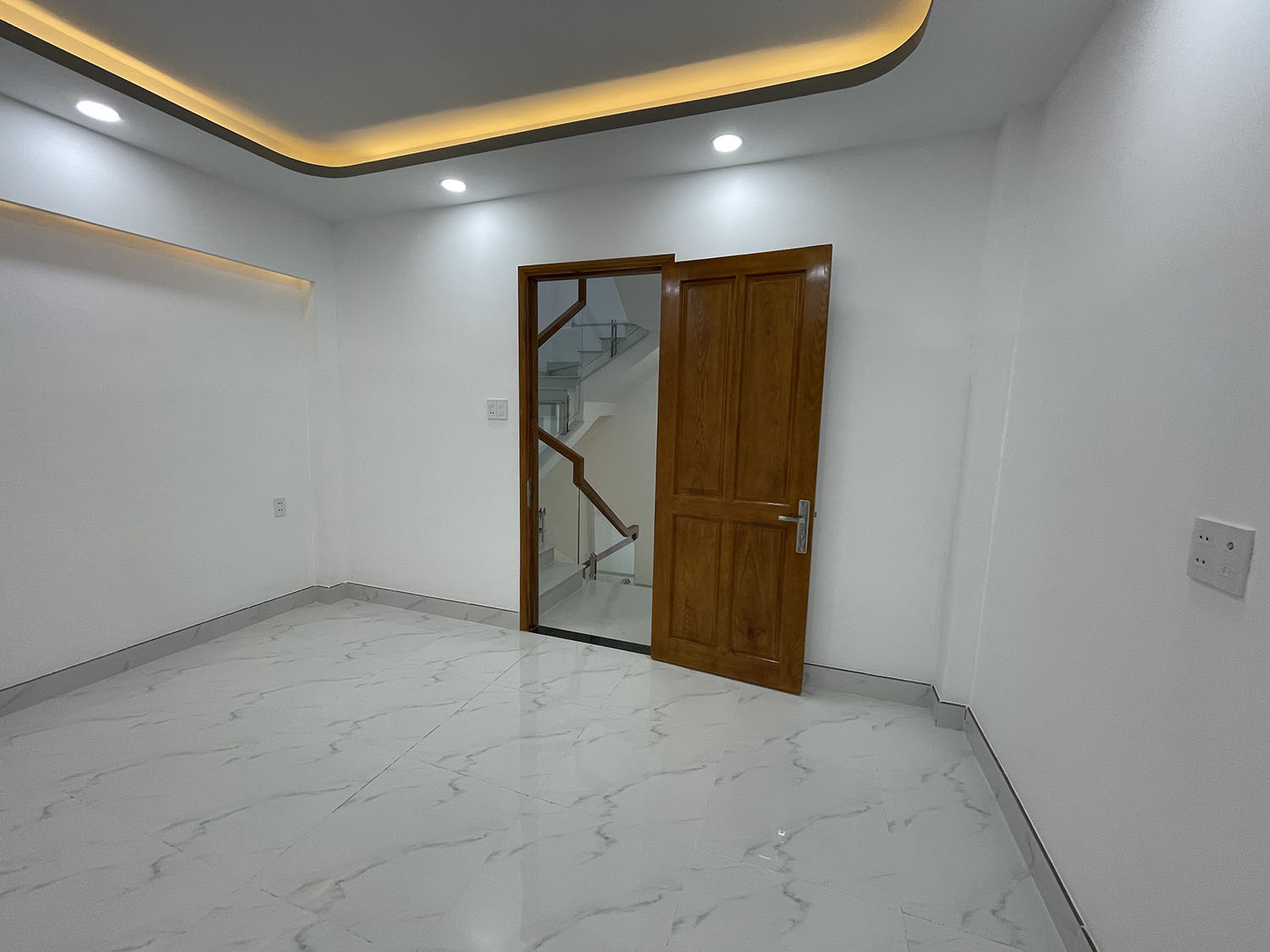 Bán nhà Nơ Trang Long, Quận Bình Thạnh Tuyệt phẩm 4 lầu (4,2m x 14m) tk Singapore ôtô đổ trong nhà.